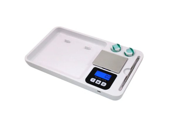VRK-100 100 GRAM DOUBLE DIGIT POCKET SCALE ENCASED IN A ROLLING TRAY WITH SILICONE CONTAINERS AND DAB TOOL. RECHARGABLE BATTERY