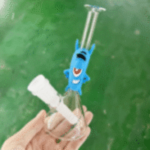 7 INCH MINI CARTOON GLASS BONG WITH SILICONE CENTER, PLANKTON