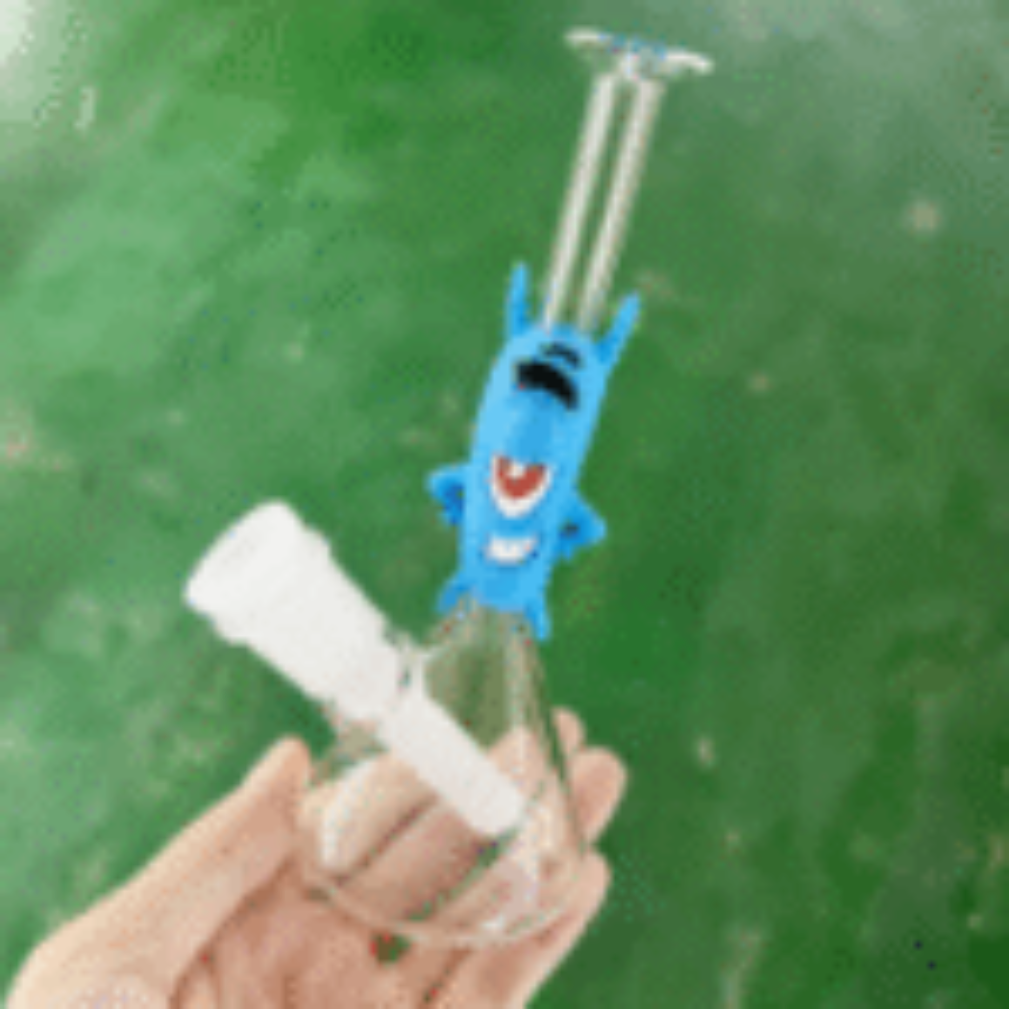 7 INCH MINI CARTOON GLASS BONG WITH SILICONE CENTER, PLANKTON