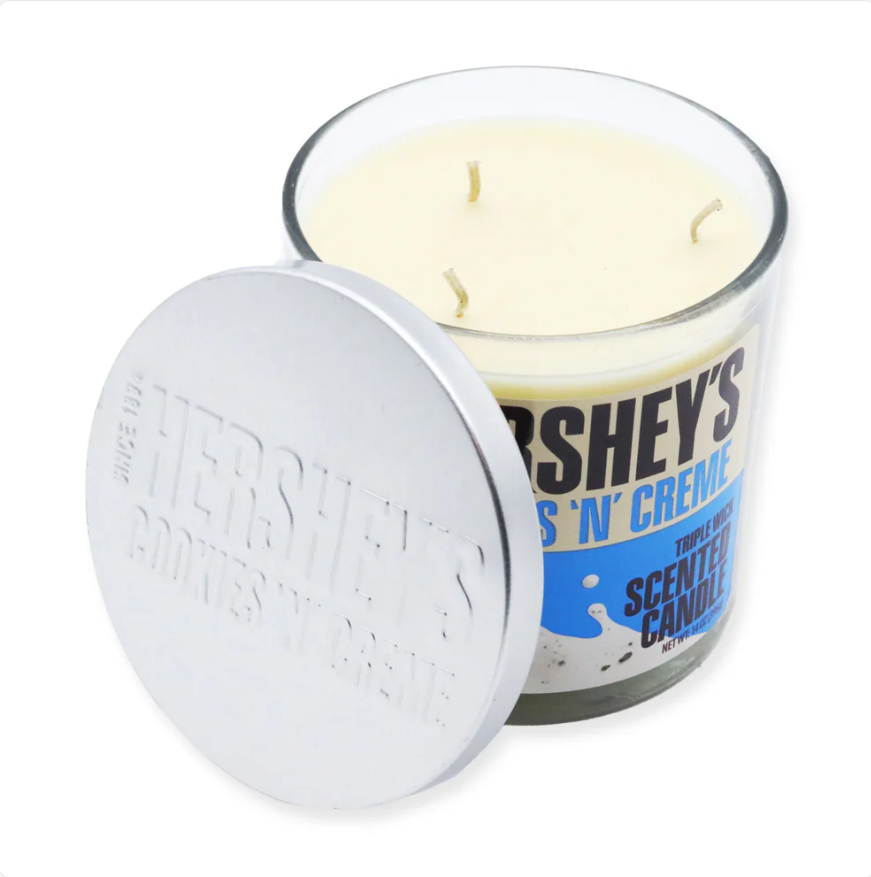 SWEET TOOTH 14 OZ CANDLE - HERSHEY'S COOKIES 'N' CREME – Image 3